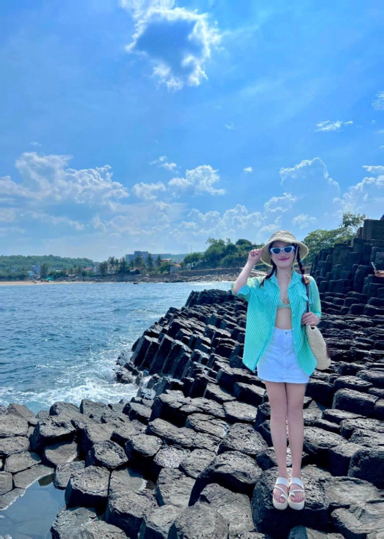 Đi Kỳ Co mặc gì đẹp – Gợi ý outfit chuẩn biển Quy Nhơn siêu ăn ảnh