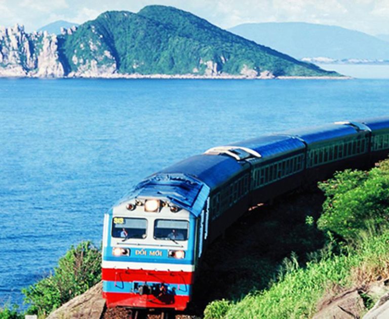 Tour Phú Yên – Quy Nhơn bằng tàu hỏa: Trải nghiệm độc đáo, ngắm cảnh ven biển
